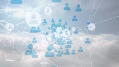 Bulutlu gökyüzü üzerindeki simgelerle bağlantı ağının animasyonu. küresel bağlantılar, veri işleme ve teknoloji konsepti dijital olarak oluşturulmuş video.