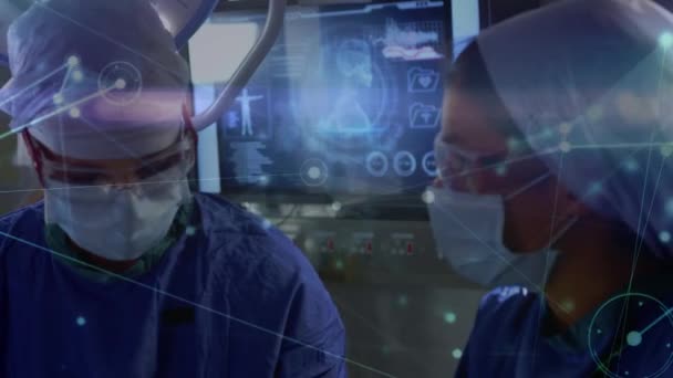 Мережа Язків Проти Чоловічих Жіночих Хірургів Виконують Операцію Театрі Концепція — стокове відео