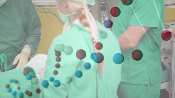 Animacja Dna Obracającego Się Nad Białymi Kobietami Mężczyznami Chirurgami Podczas — Wideo stockowe