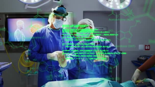 在不同的外科医生上进行科学数据处理和化学结构的动画制作 全球医学 科学和数据处理概念数码视频 — 图库视频影像