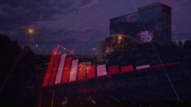 Geceleri trafik ve şehir üzerinde grafik ve virüs hücresi animasyonu. küresel covid 19 salgın, ekonomi ve teknoloji konsepti dijital olarak oluşturulmuş video.