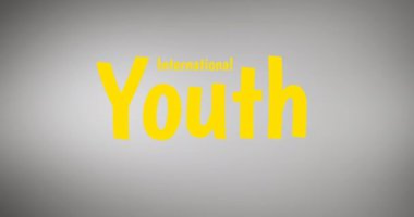 Gri arkaplanda insanların siluetleri üzerine uluslararası gençlik günü metni animasyonu. Uluslararası Gençlik Günü ve dijital olarak üretilen video konsepti.
