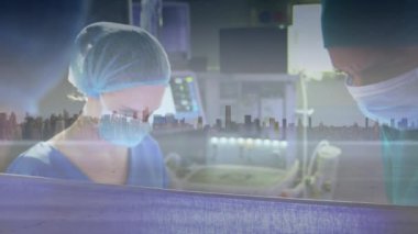Muhtelif cerrahlar üzerinde şehir manzarası animasyonu. Küresel tıp ve dijital arayüz kavramı dijital olarak oluşturulmuş video.