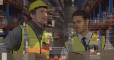 Kafkas erkek işçiler üzerinde veri işleme animasyonu. Küresel iş ve dijital arayüz kavramı dijital olarak oluşturulmuş video.