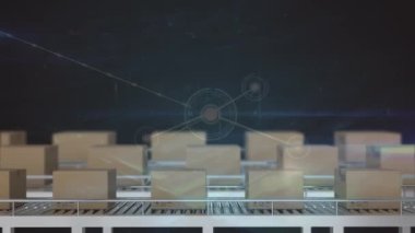 Taşıyıcı banttaki kutuların üzerindeki bağlantı ağının animasyonu. küresel dağıtım, bağlantılar ve dijital arayüz konsepti dijital olarak oluşturulmuş video.