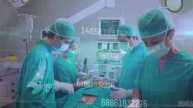 Ameliyat sırasında çeşitli cerrahlar üzerinde veri işleme animasyonu. küresel tıp, bağlantılar ve dijital arayüz konsepti dijital olarak oluşturulmuş video.