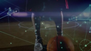 Çift ırklı basketbol oyuncusu üzerinden bağlantı ağının animasyonu. global spor, bağlantılar ve dijital arayüz konsepti dijital olarak oluşturulmuş video.