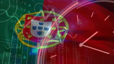 Portekiz bayrağı üzerindeki saat ile finansal veri işleme animasyonu. Küresel iş, finans, veri işleme ve ağ konsepti dijital olarak oluşturulmuş video.