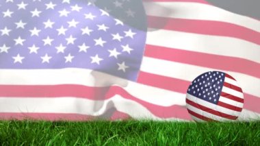 Amerikan bayrağının futbol topu üzerindeki canlandırması. Spor, rekabet ve dijital olarak üretilen video konsepti.