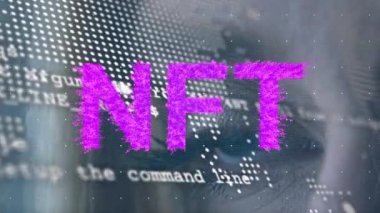 Veri işleme ve göz üzerinde nft metin animasyonu. Küresel iş ve dijital arayüz kavramı dijital olarak oluşturulmuş video.