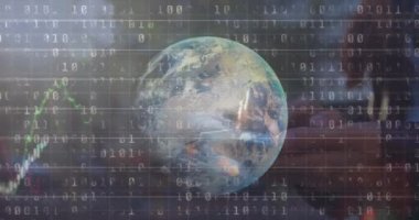 Siyah zemin üzerinde grafiklerin ve ikili kodların animasyonu. Küresel finans, ekonomi ve teknoloji kavramı dijital olarak üretilen video.