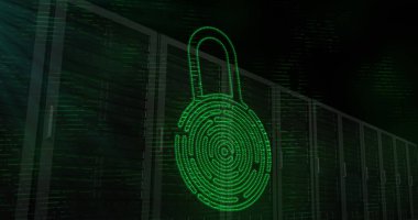 Siyah arkaplana karşı birden fazla sunucu üzerinden yeşil parlayan güvenlik asma kilit simgesinin dijital görüntüsü. Dijital çevrimiçi güvenlik bilgisayarı kavramı