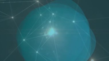 Siyah arkaplandaki şekiller üzerinden bağlantı ağının animasyonu. Küresel teknoloji ve dijital arayüz konsepti dijital olarak oluşturulmuş video.