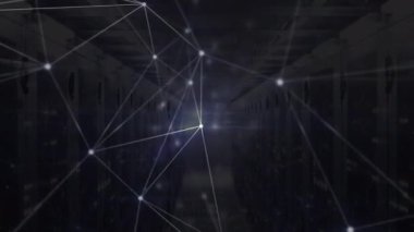 Sunucu odasındaki bağlantı ağının animasyonu. küresel iş, bağlantılar ve dijital arayüz konsepti dijital olarak oluşturulmuş video.