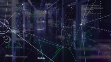 Sunucu odasındaki bağlantı ve veri işleme ağının animasyonu. küresel iş, bağlantılar ve dijital arayüz konsepti dijital olarak oluşturulmuş video.