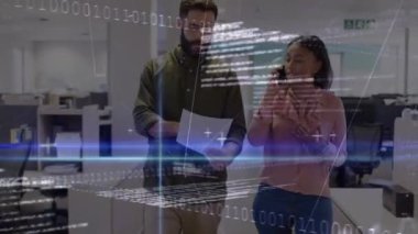 Ofisteki iş adamları üzerinden bağlantı ağının animasyonu. Küresel iş teknolojisi bağlantıları ve veri işleme kavramı dijital olarak oluşturuldu.