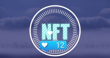 Nft metni ile şehir manzarası üzerinden sosyal medya simgelerinin giderek artan sayıda ve kapsam taraması. Küresel iş, bilgisayar ve dijital arayüz kavramı dijital olarak oluşturulmuş video.