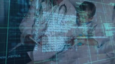 Medya simgeleri ve zarfları üzerinde veri işleme animasyonu. Küresel iş bağlantıları ve veri işleme kavramı dijital olarak oluşturulmuş video.