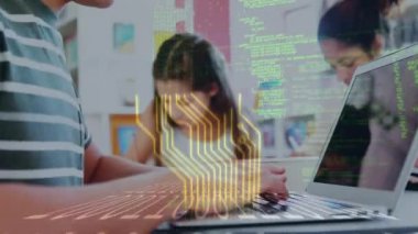 Bilgisayar kullanan öğrenciler üzerinden bağlantı ağının animasyonu. Dijital olarak oluşturulan küresel iletişim ve veri güvenliği kavramı.