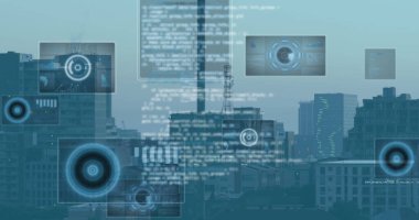 Şehir manzarasının havadan görüntüsüne karşı çoklu tarama ve veri işleme. bilgisayar arayüzü ve teknoloji kavramı