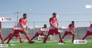 Eğitim sırasında çeşitli erkek futbol takımlarının sosyal medya tepkilerinin animasyonu. Spor, sosyal medya ve teknoloji konsepti dijital olarak oluşturulmuş video.