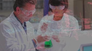Laboratuvarda çalışan beyaz erkek ve kadın bilim adamlarına karşı dijital dalga ve veri işleme. Tıbbi araştırma ve bilim teknolojisi kavramı