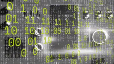 Bilgisayar devre kartından veri işleme animasyonu. Küresel teknoloji ve dijital arayüz konsepti dijital olarak oluşturulmuş video.