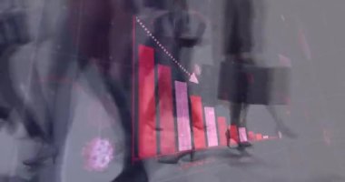 Yürüyen bir grup insana karşı Covid-19 istatistiksel veri işleme. Covid-19 koronavirüs salgını konsepti