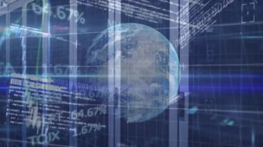 Sunucular üzerinde çeşitli finansal verilerin, grafiklerin ve dünyanın animasyonları. küresel finans, ekonomi, teknoloji ve dijital arayüz kavramı dijital olarak oluşturulmuş video.