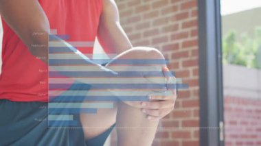 Afrika kökenli Amerikalı bir adamın egzersiz yapmasının animasyonu. Küresel spor, bilgisayar ve dijital arayüz kavramı dijital olarak oluşturulmuş video.