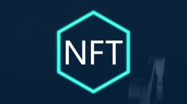 Donanma arka planında ampullü Nft ve robot animasyonu. Robot bilimi, dijital kaynaklar ve teknoloji konsepti dijital olarak oluşturulmuş video.