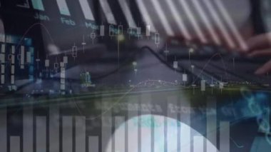 Klavyede yazı yazan ellerin üzerinde şehir manzarası ve veri işleme animasyonu. Küresel iş, bilgisayar ve dijital arayüz kavramı dijital olarak oluşturulmuş video.