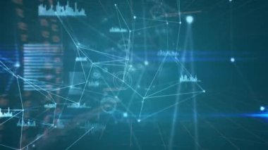 Dijital uzayda bağlantı ağının ve çeşitli verilerin animasyonu. Küresel bağlantılar teknolojisi ve dijital arayüz kavramı dijital olarak oluşturulmuş video.