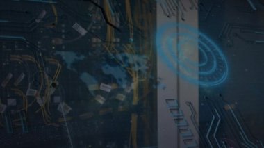 Bilgisayar kabloları üzerinden entegre devre ve işleme çemberlerinin animasyonu. Bilgisayarlar, ağ ve teknoloji konsepti dijital olarak oluşturuldu.