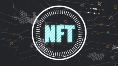 Nft metninin siyah arkaplandaki veri işleme üzerinden canlandırılması. Küresel teknoloji, bilgisayar ve dijital arayüz kavramı dijital olarak oluşturulmuş video.