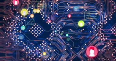 Siyah arkaplanda simgelerin ve bilgisayar devre kartlarının animasyonu. Küresel iş, bilgisayar ve dijital arayüz kavramı dijital olarak oluşturulmuş video.