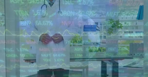 Kafkasyalı Doktor Üzerinde Veri Işleme Animasyonu Küresel Tıp Teknoloji Veri — Stok video