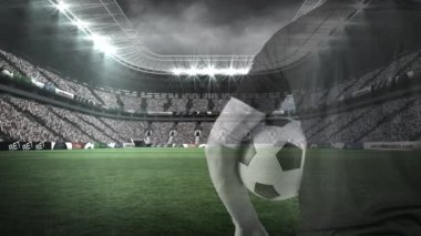 Stadyumun üzerinde futbol oynayan beyaz erkek futbolcunun animasyonu. Küresel spor, vatanseverlik ve dijital arayüz kavramı dijital olarak üretilen video.