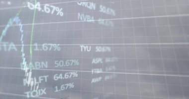 Şebeke üzerinde finansal veri işleme animasyonu. Küresel finans ekonomisi iş ve teknoloji kavramı dijital olarak oluşturulmuş video.