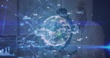 İki farklı iş adamından oluşan dünya ve bağlantılar ağının animasyonu. Dijital olarak oluşturulmuş küresel bağlantılar, veri işleme ve dijital arayüz kavramı.