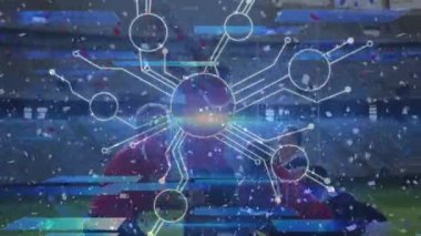 Çeşitli erkek futbol oyuncuları üzerindeki bağlantı ve konfeti animasyonları zaferi kutluyor. Spor, eğitim, bağlantılar ve teknoloji konsepti dijital olarak oluşturulmuş video.