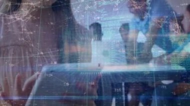 Okulda tabletli beyaz bir kız üzerinde bağlantı ve veri işleme ağının animasyonu. Eğitim, okul, teknoloji konseptiyle öğrenme dijital olarak oluşturulmuş video.