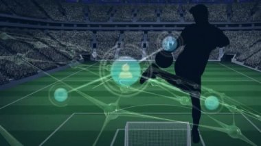 Stadyumdaki erkek futbolcu siluetinin üzerindeki bağlantıların animasyonu. Spor, eğitim, bağlantılar ve teknoloji konsepti dijital olarak oluşturulmuş video.