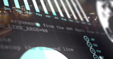 Takvim grafiği, küre ve veri işleme animasyonları gece şehir yolunda hızlı trafiğin üzerinde işleniyor. Küresel iletişim, seyahat ve dijital arayüz kavramı dijital olarak oluşturulmuş video.