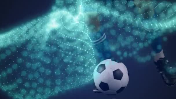 Animacja Białego Męskiego Piłkarza Kopiącego Piłkę Nożną Nad Kształtami Globalny — Wideo stockowe