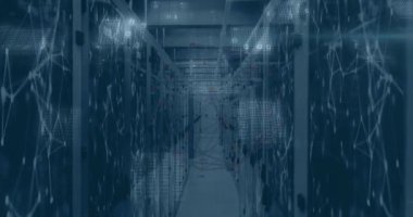 Sunucu odasındaki veri işleme ve bağlantı ağının animasyonu. Küresel teknoloji, bilgisayar ve dijital arayüz kavramı dijital olarak oluşturulmuş video.