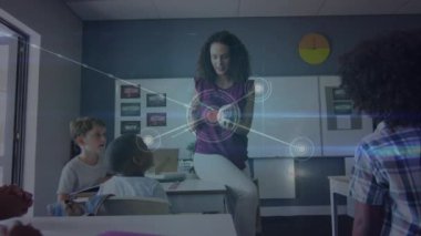 Sınıftaki çeşitli öğrenci grupları arasında bağlantı ağının animasyonu. Dijital olarak oluşturulan öğrenim ve eğitim konsepti.