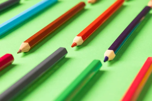 Composition Colorful Crayons Green Surface School Equipment Drawing Tools Pattern — ストック写真