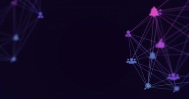 Karanlık arkaplan üzerindeki simgelerle bağlantı ağının animasyonu. Küresel bağlantılar iş dünyası dijital arayüz teknolojisi ve dijital olarak oluşturulan ağ konsepti.