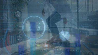 Kafkasyalı kadın doktor üzerinden bağlantı ağının animasyonu. Küresel tıp, teknoloji, veri işleme ve dijital arayüz kavramı dijital olarak oluşturulmuş video.